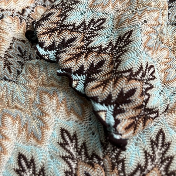 Banana Republic southwestern patterned V-Neck Women's Top - Picture 6 of 6